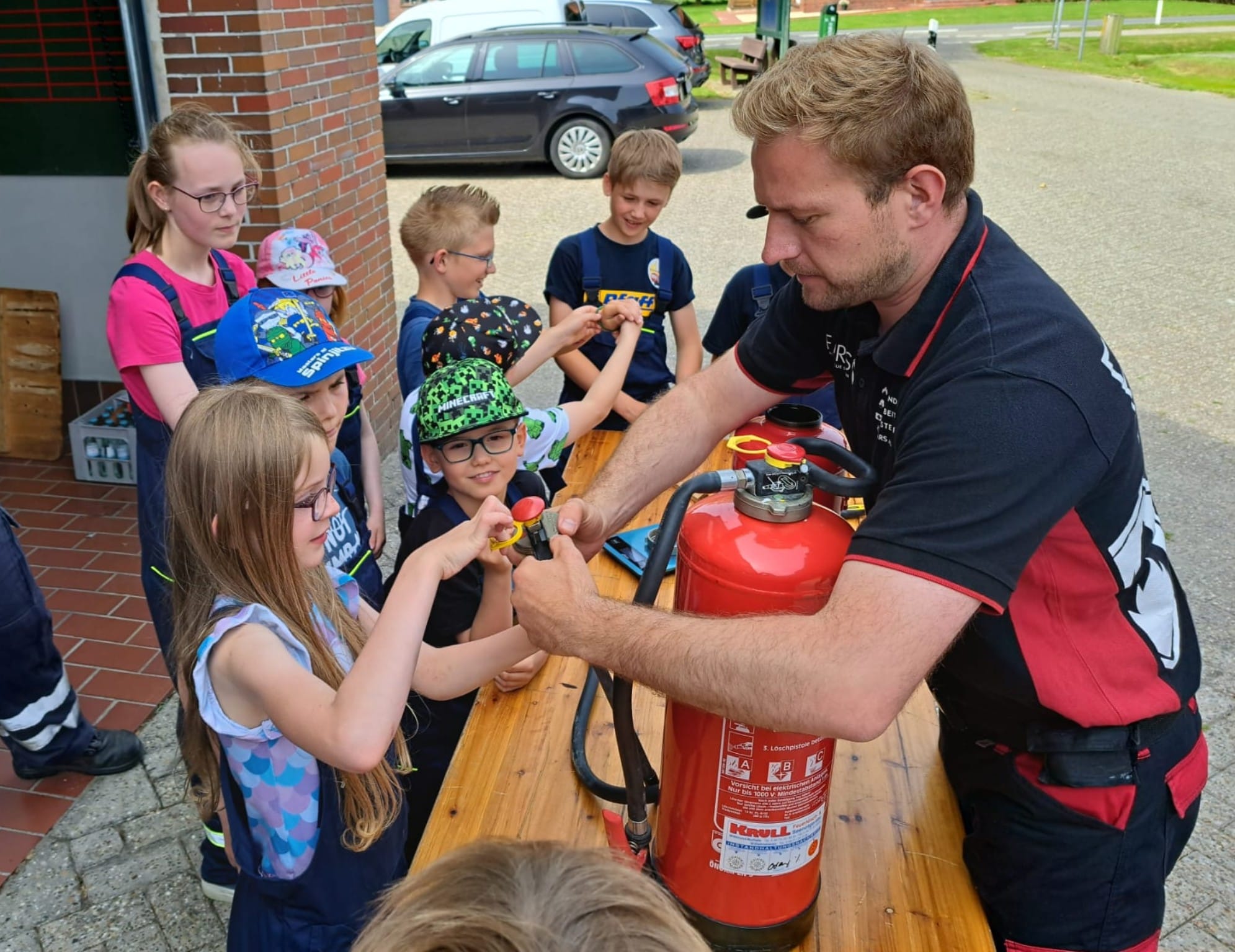 Firma FARS bei der Kinderfeuerwehr